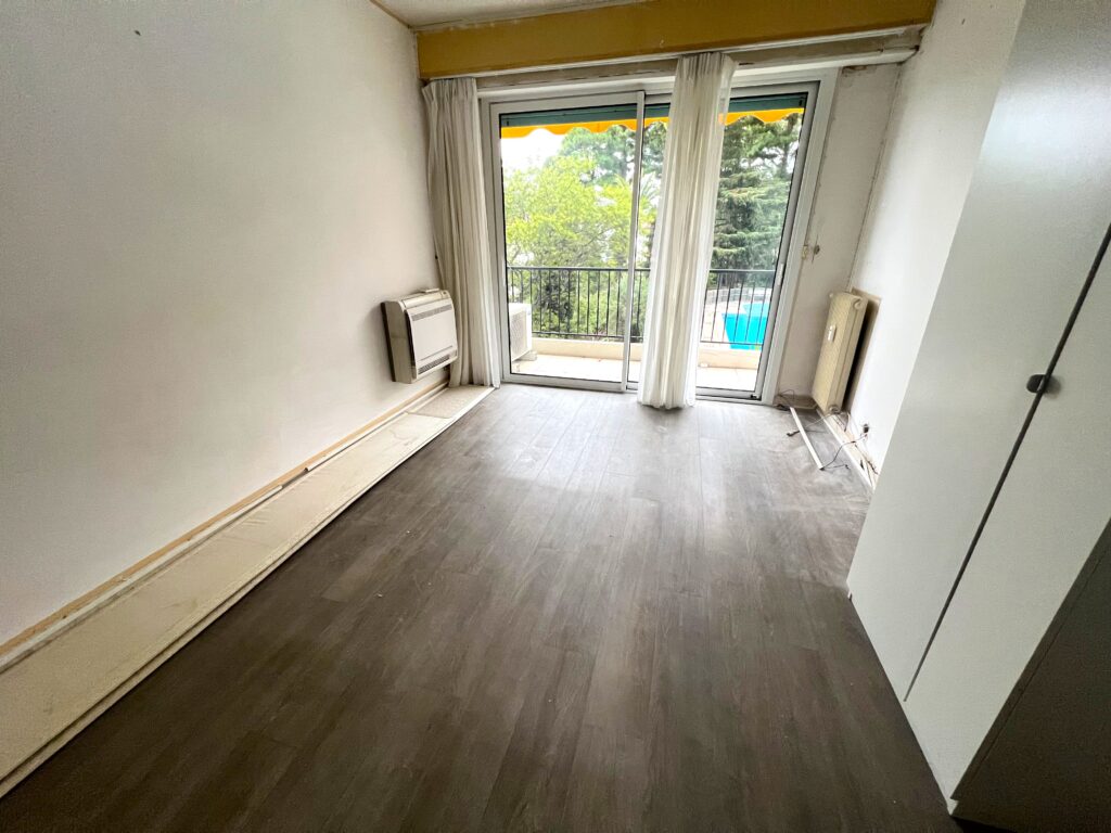 Domain with pool near beaches/MONACO ISM Property