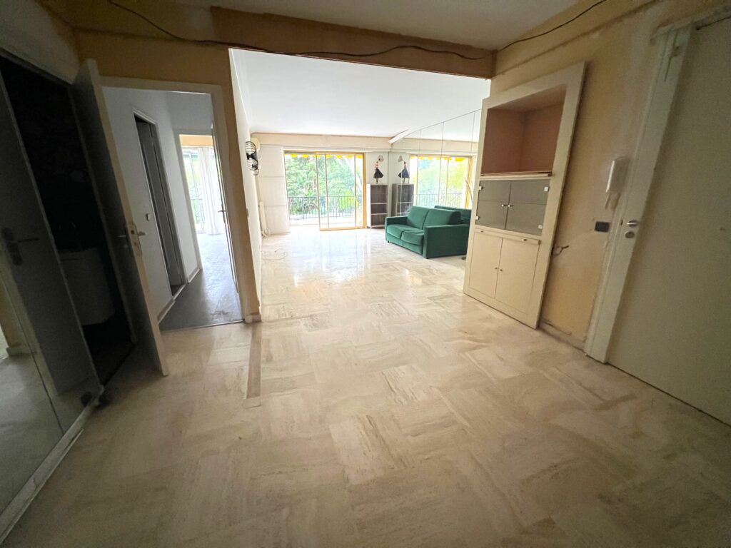 Domain with pool near beaches/MONACO ISM Property