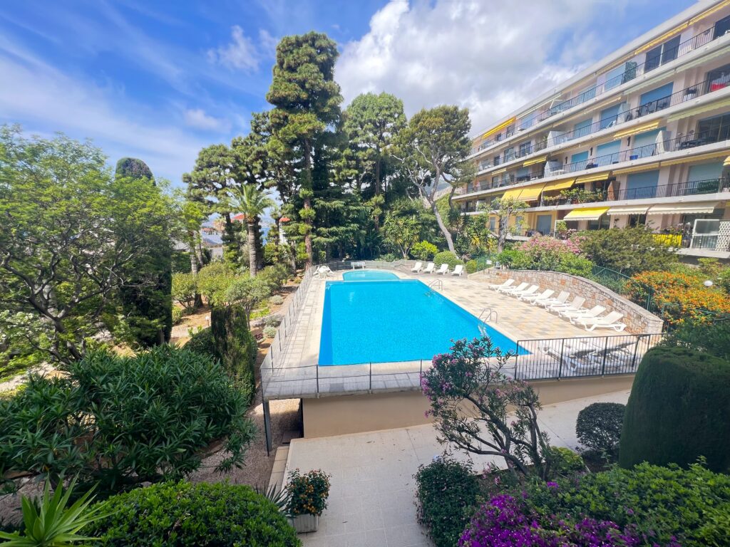 Domain with pool near beaches/MONACO ISM Property