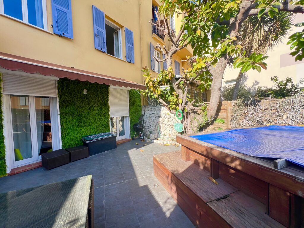 Border MONACO, larger terrace ISM Property