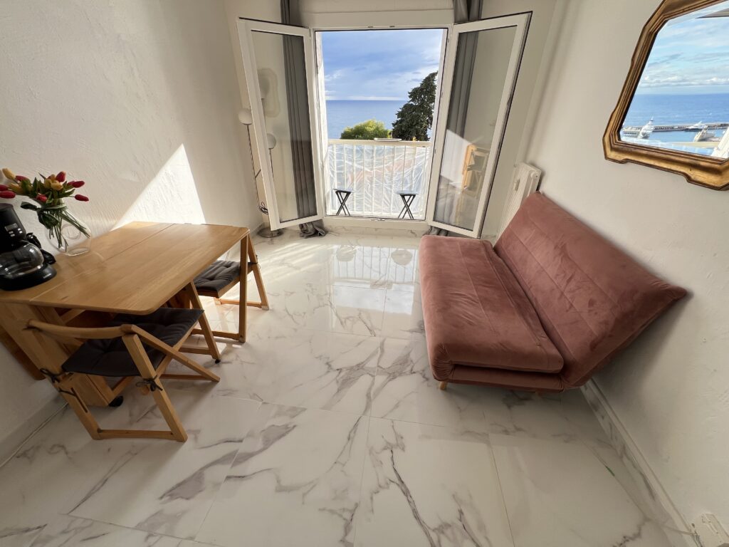 Limitrophe Monaco et la plage