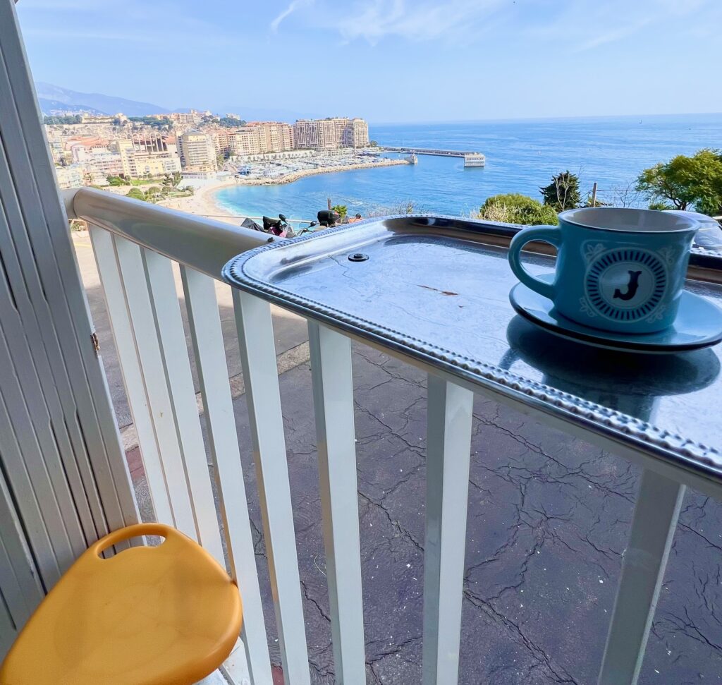 Limitrophe Monaco et la plage