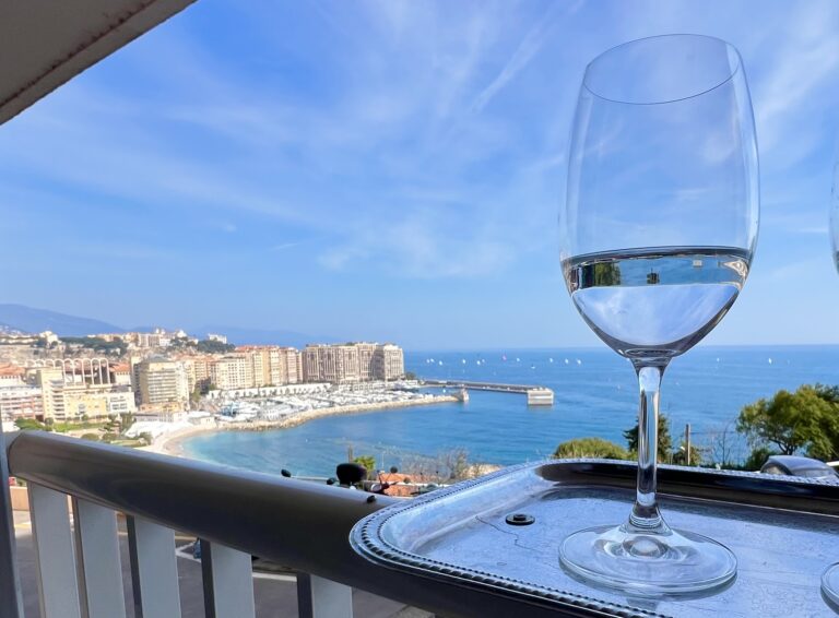 Limitrophe Monaco et la plage