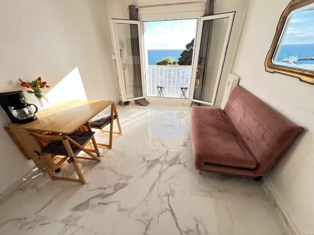 Limitrophe Monaco et la plage