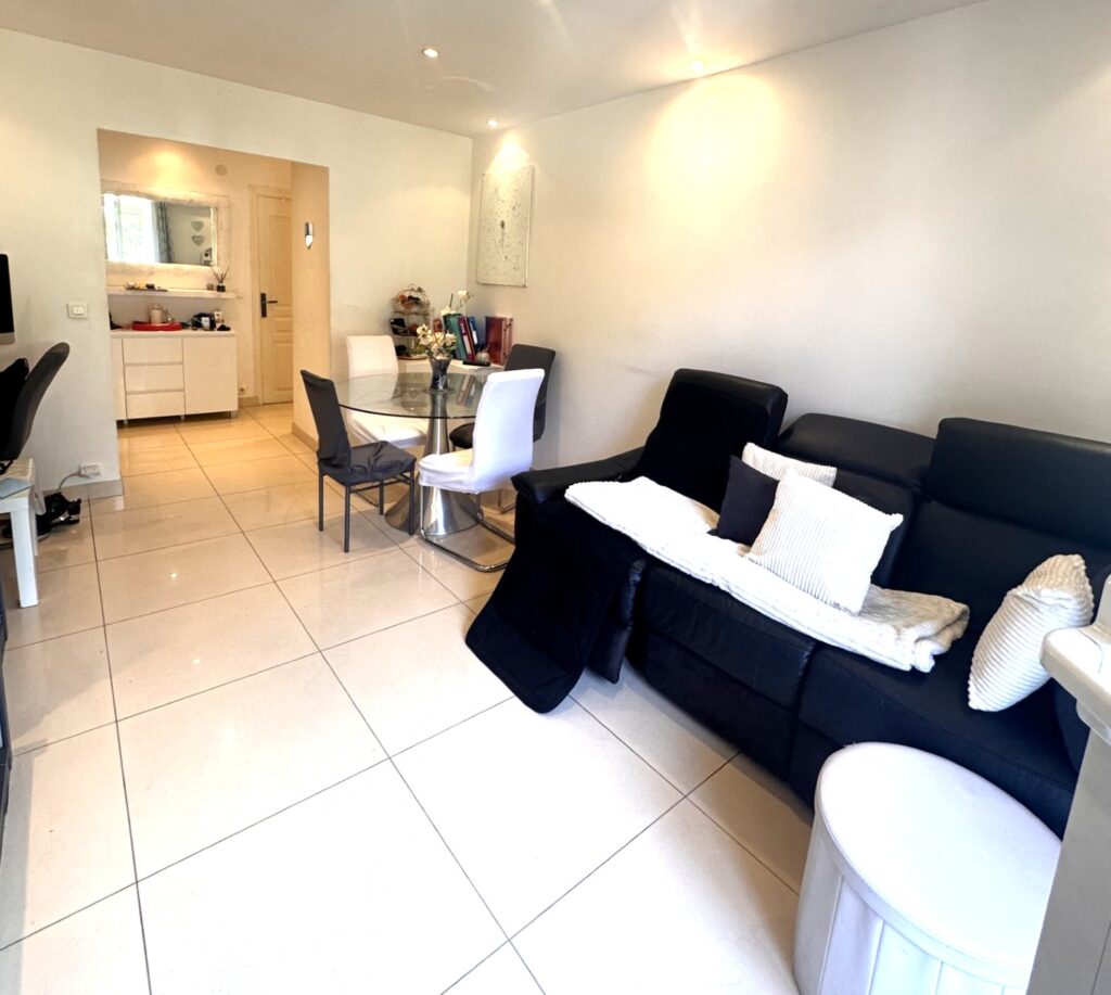 Menton , apartment with terrace ISM Property