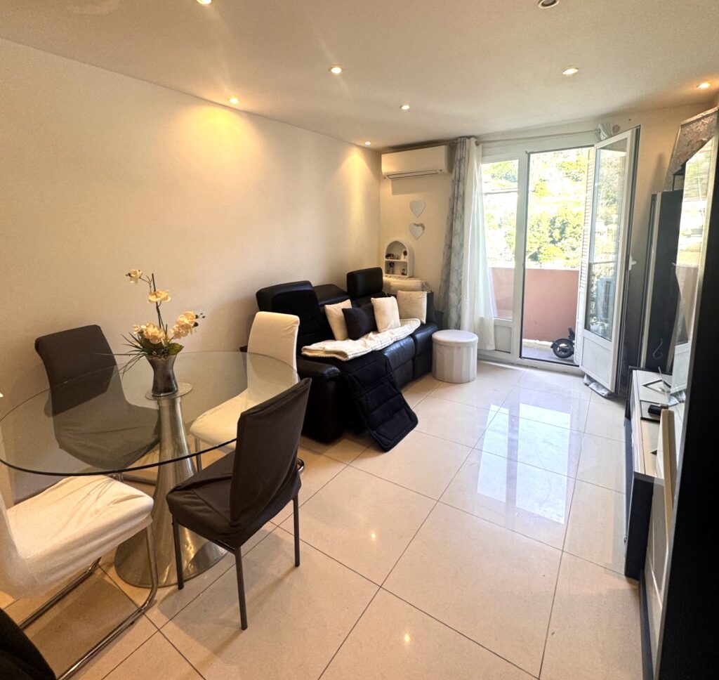 Menton , apartment with terrace ISM Property