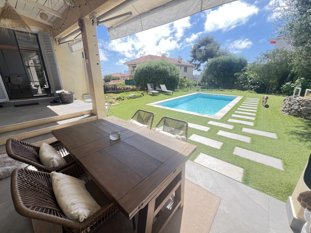 Cap martin, jardin plat, apercu mer , calme ISM Property