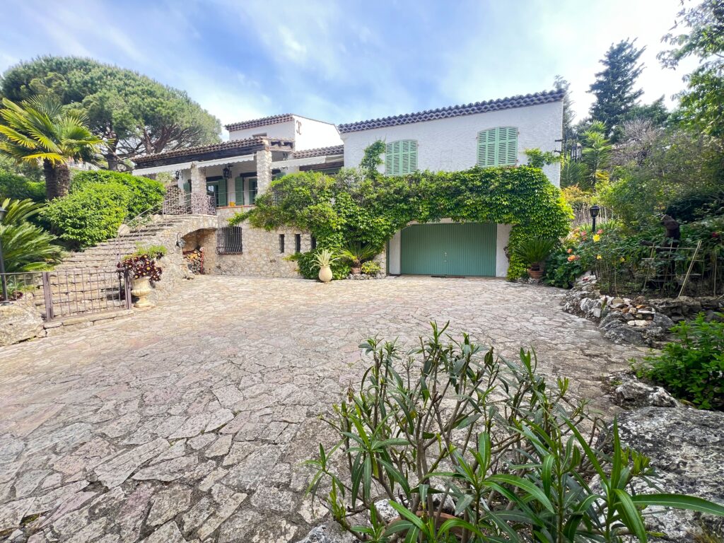 Proche Monaco, basse La Turbie, jardin plat ISM Property