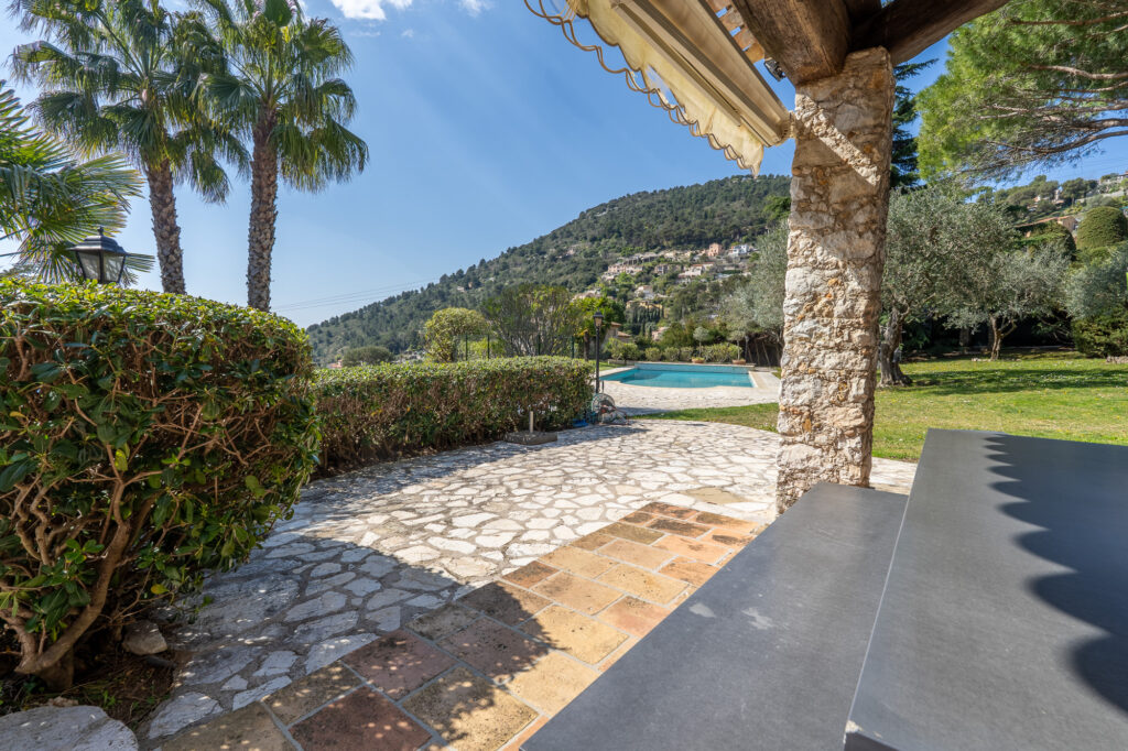Proche Monaco, basse La Turbie, jardin plat ISM Property
