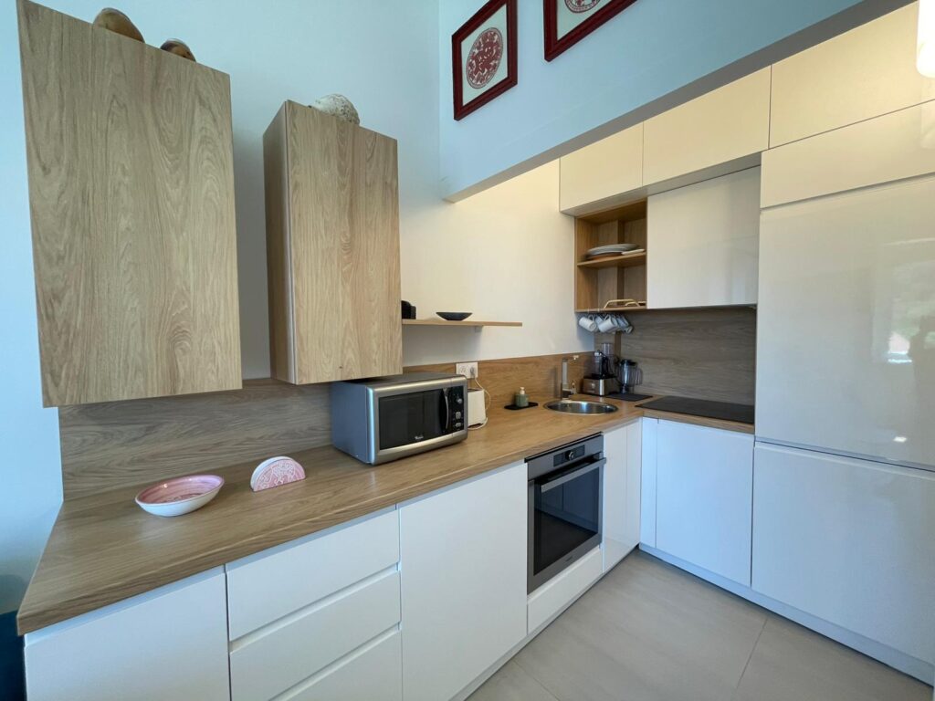 Limitrophe plage ,Eze sur mer ISM Property