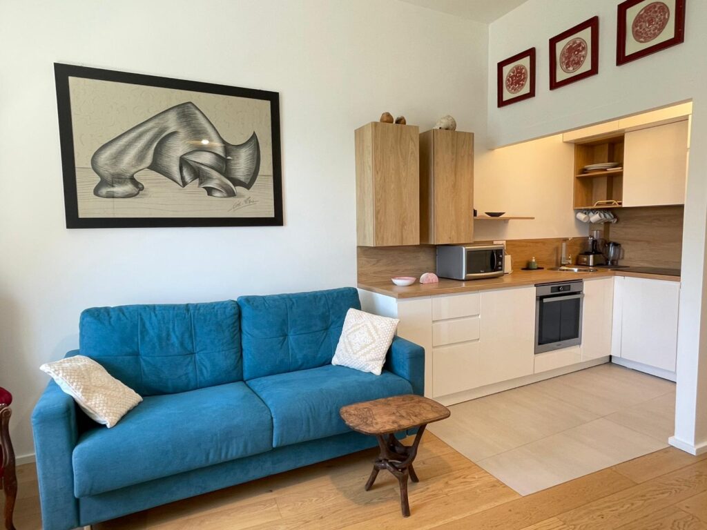 Limitrophe plage ,Eze sur mer ISM Property