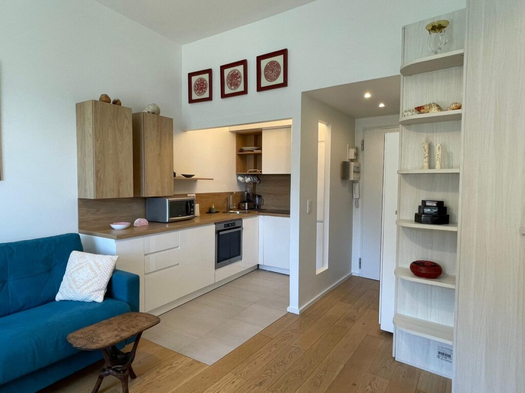 Limitrophe plage ,Eze sur mer ISM Property