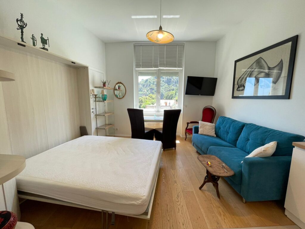 Limitrophe plage ,Eze sur mer ISM Property