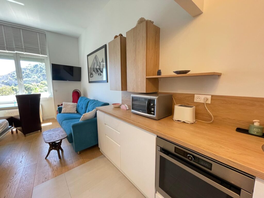 Limitrophe plage ,Eze sur mer ISM Property